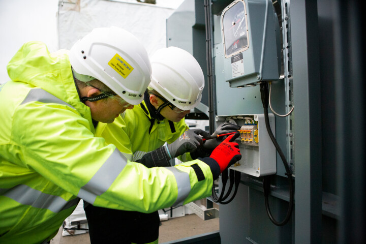 OMEXOM electrician